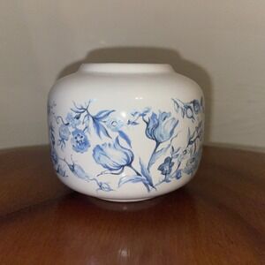 Christina Signed Vase‎ Classic Blue & White Floral Pattern Ceramics